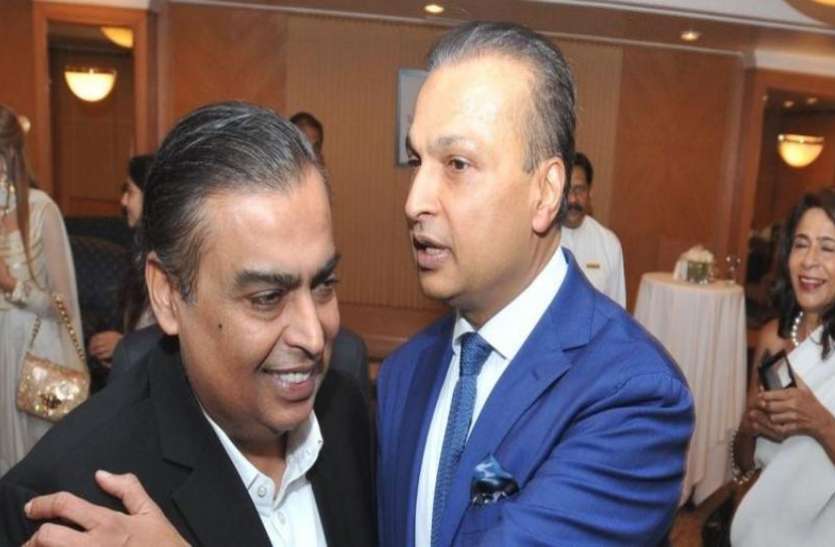 Multas de 25 millones de rupias en Mukesh y Anil Ambani, incluidas 11 personas