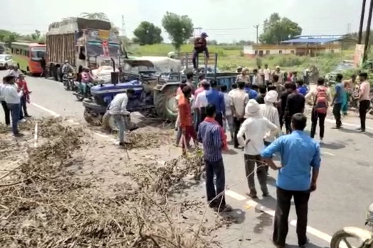 Youths Of A Particular Community Urinate At Religious Place In Aligarh