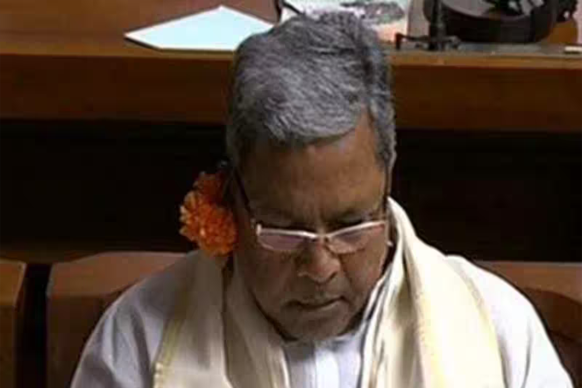 Congress Leaders Flower On Ear During Karnataka Assembly What S The