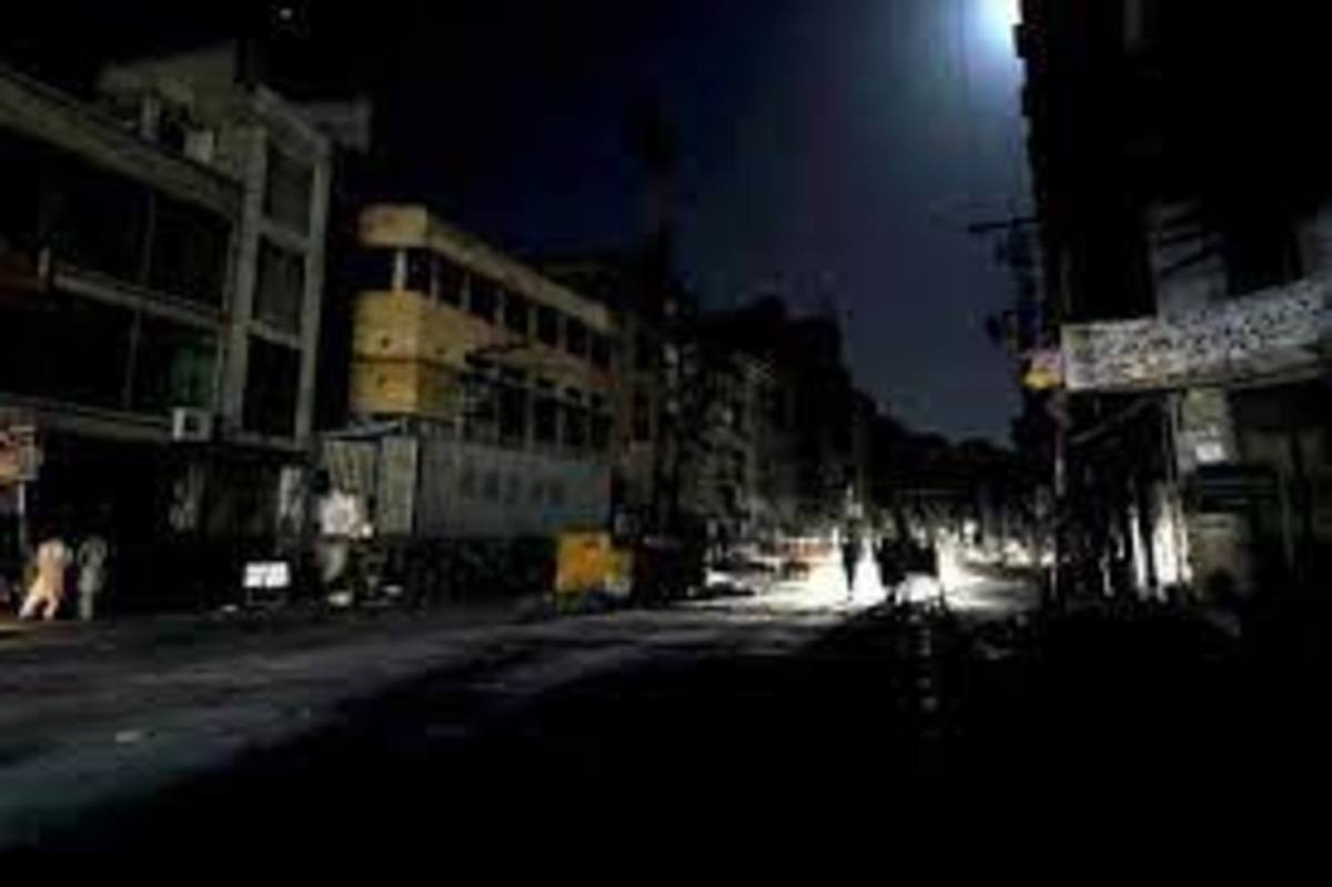 Pakistan s Karachi goes dark with huge power outage पकसतन क