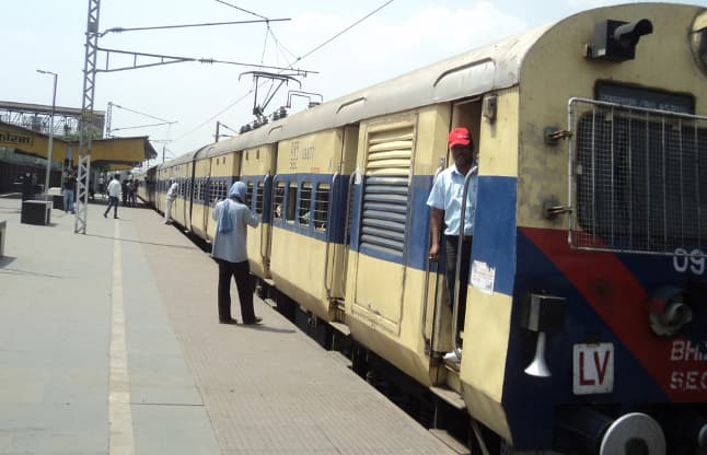 Raipur Passenger arrived late Gevra at Champa