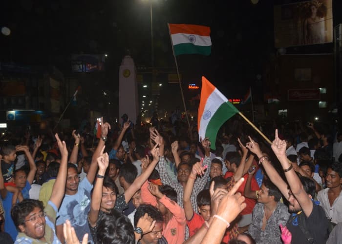 India's victory celebrated Raypuraits