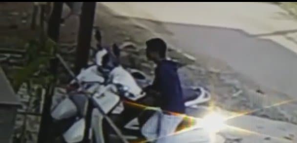 See VIdeo how the thief escaped Activa