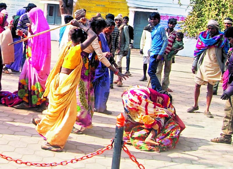 fight, guna, collectorate, fight between to tribal