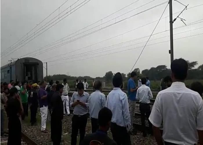 train accident in up today