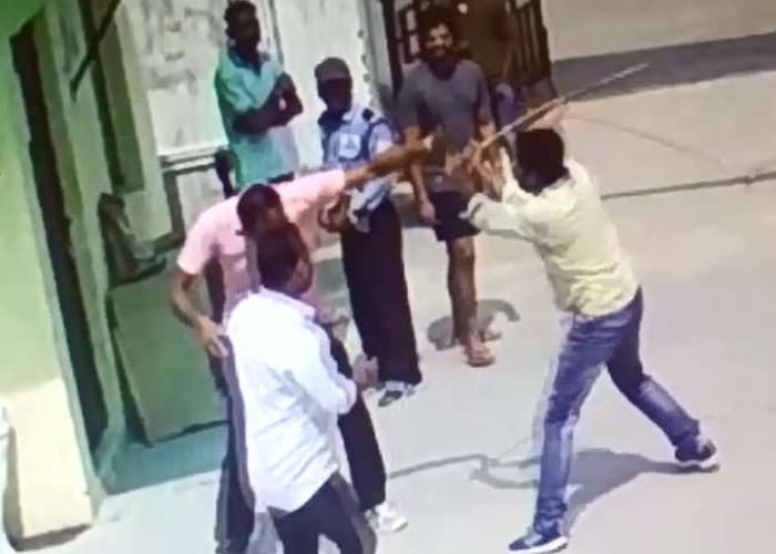 Inspector beaten in Lucknow