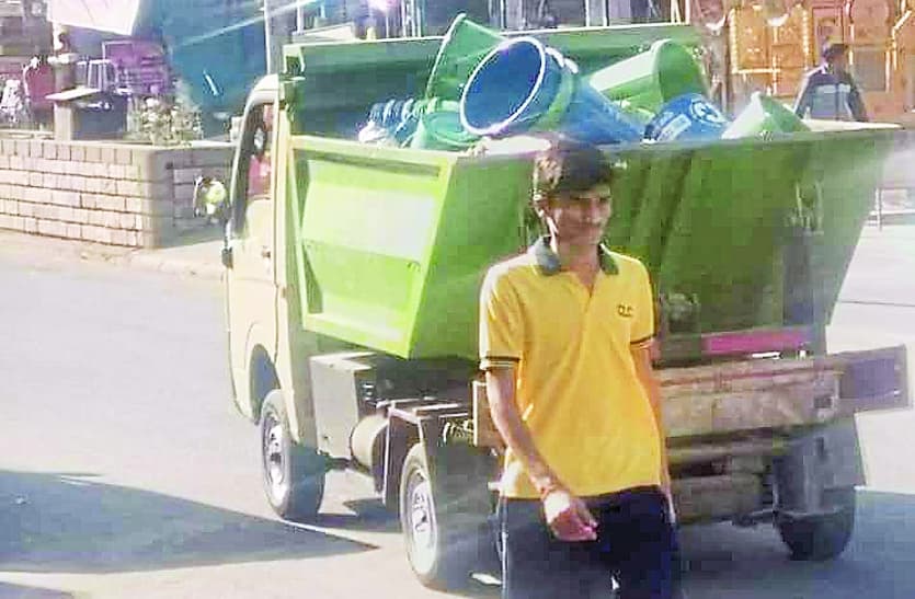 Municipal corporation Collect Dustbin after survey in kota