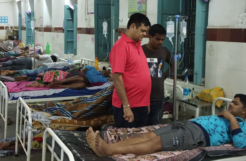 Breaking : दशकर्म में खाना खाने से 150 लोग हुए बीमार, 50 लोग मेडिकल कालेज अस्पताल में भर्ती