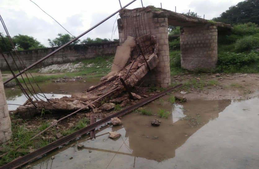 bridge collapses in morena 