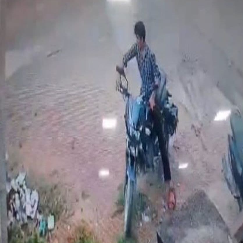 CCTV Footage Of Bike Stolen In Alwar