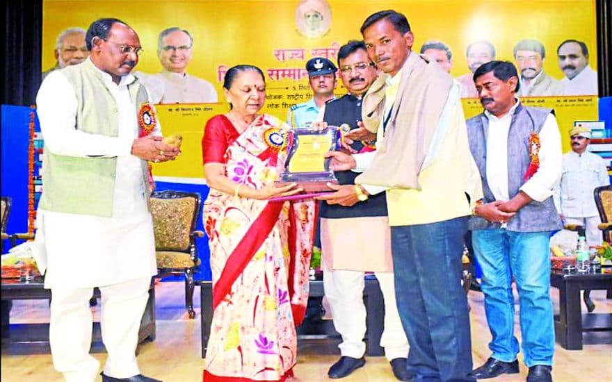 Teacher of chhaktala got state level teachers honor