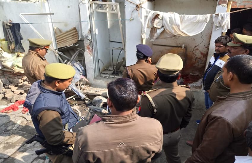  Cylinder blast Jaitpura varanasi 05 injured, one serious
