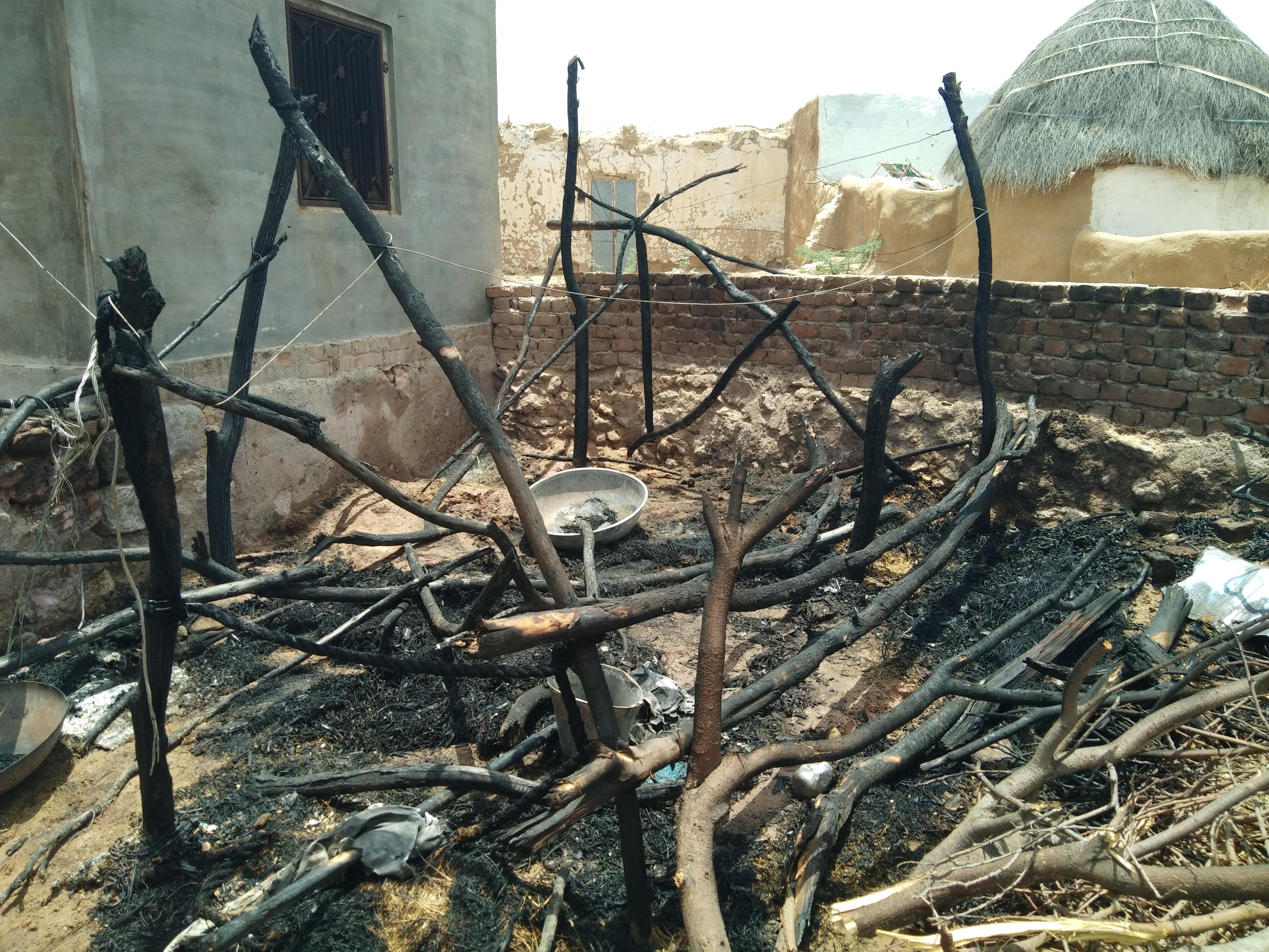 The cow died by fire in the huts, the goats scorched Household goods,