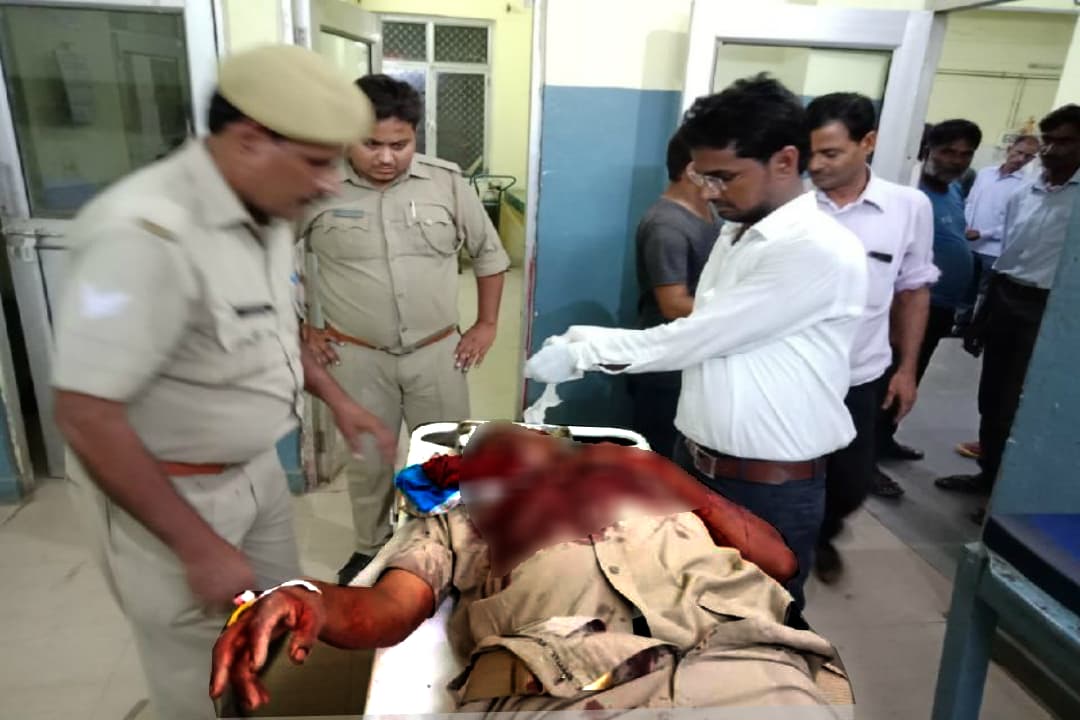 UP Police Constable Shot in Pratapgarh