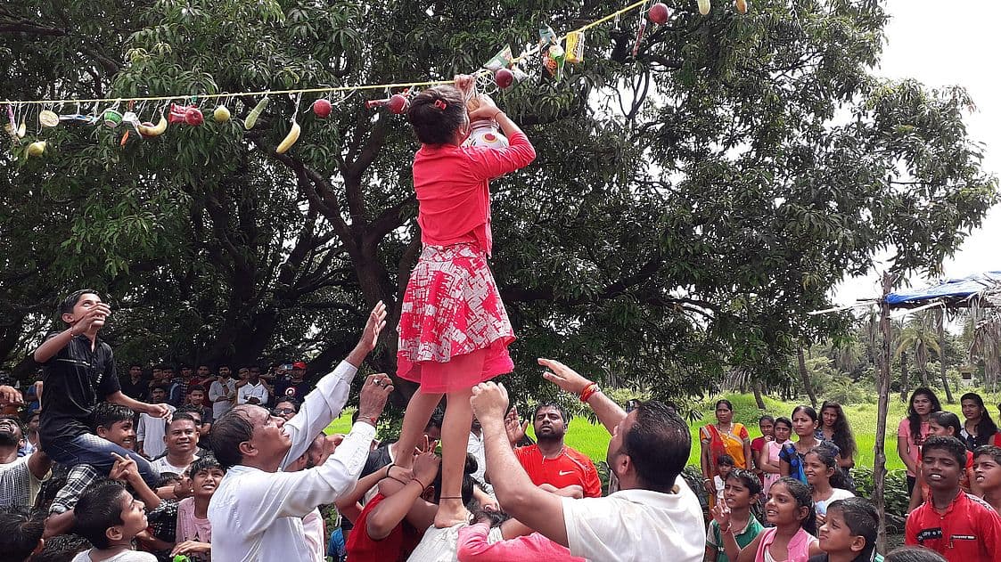 मनाया दही हांडी उत्सव, गोविंदाओं ने फोड़ी मटकी