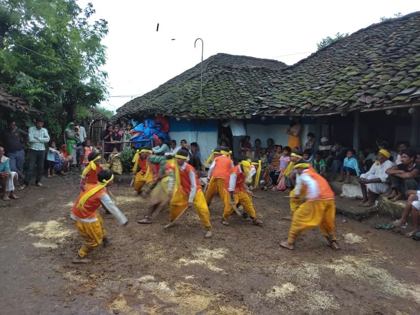 दो गांव के लोगों ने किया मनमोहक शैला नृत्य