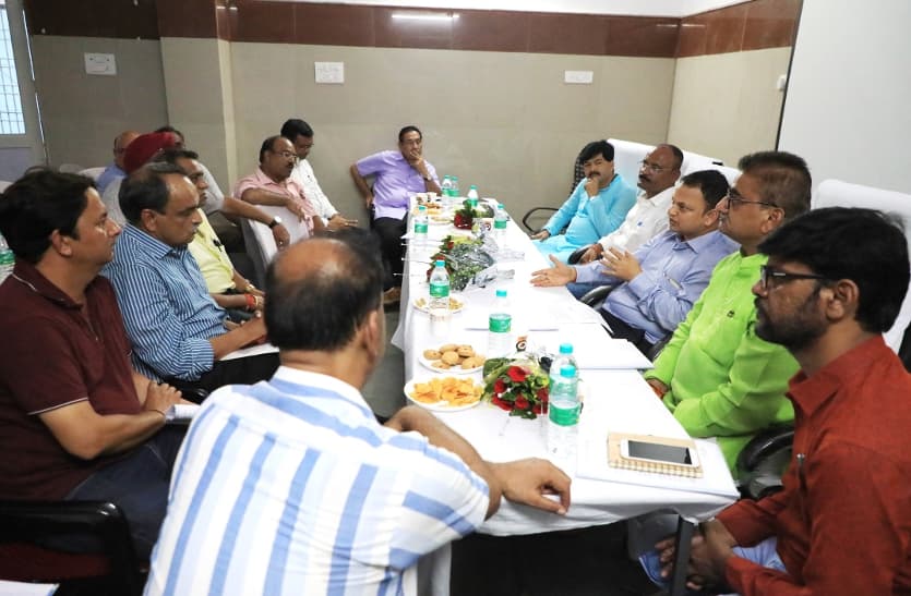 Officers and members in the meeting of the Rogi Kalyan Samiti.