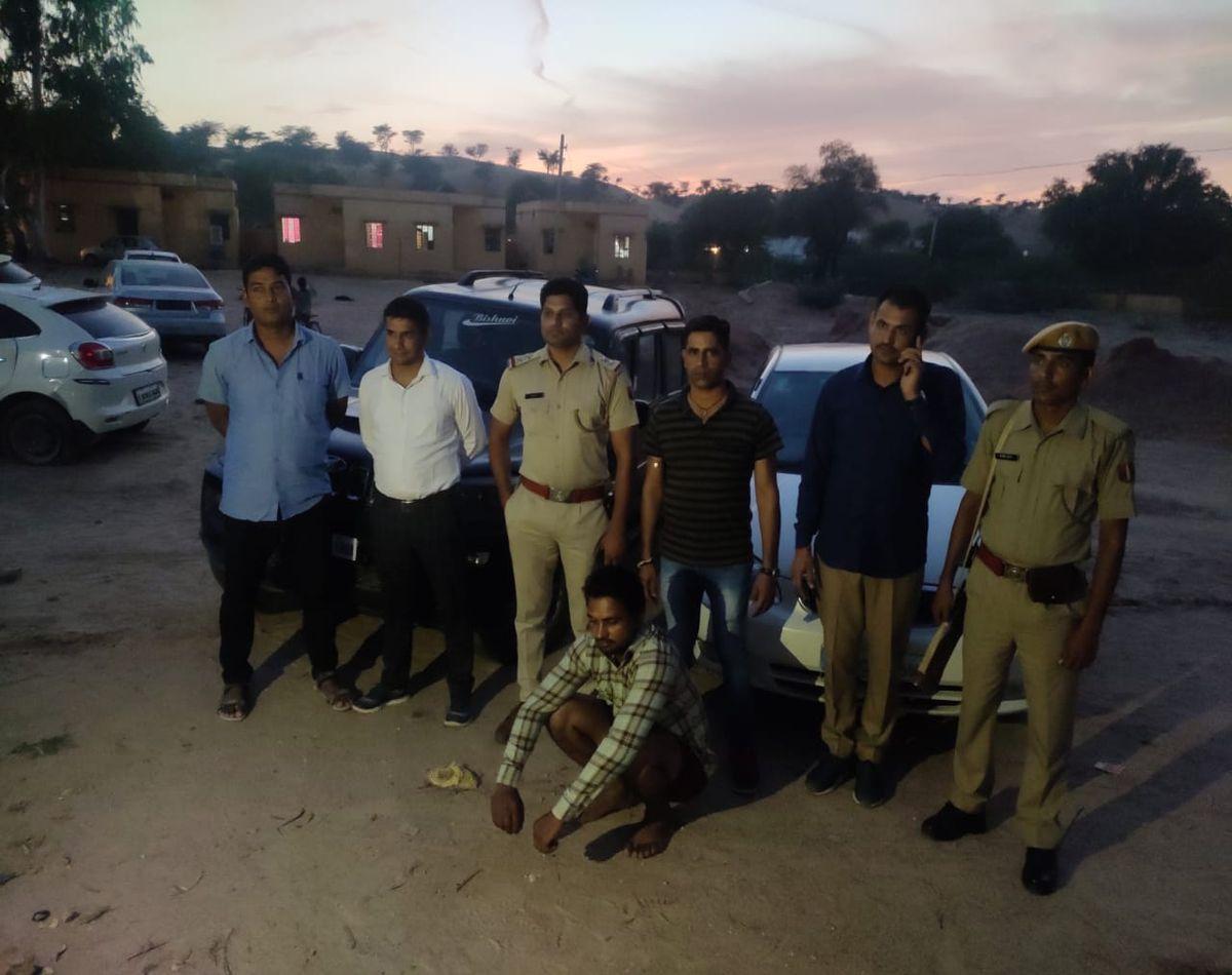 Bikaner: Two hours of firing took place between police and smugglers