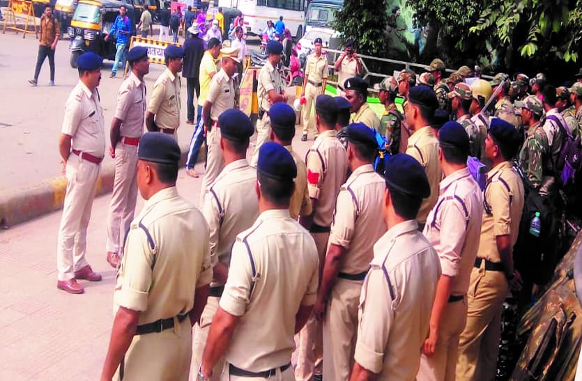 Ayodhya case: शहर में हर तीन सौ मीटर पर पुलिस तैनात, बरती जा रही अतिरिक्त सतर्कता