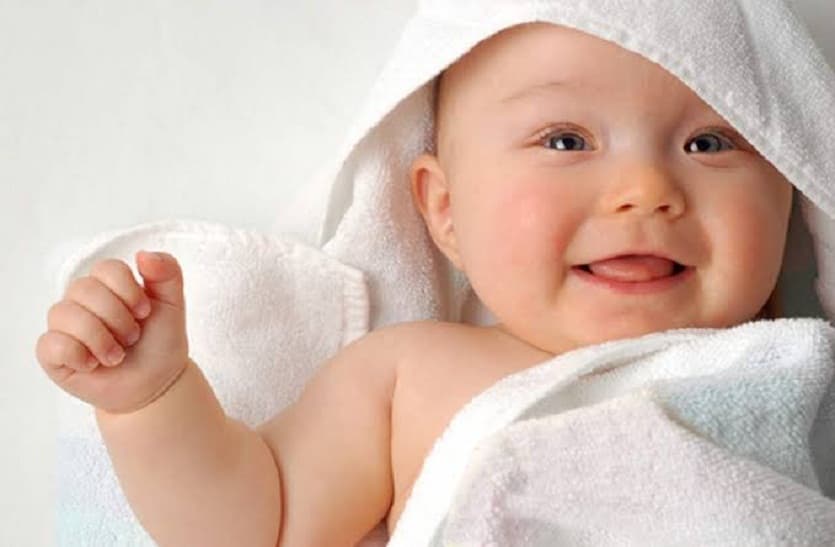 सर्दी में शिशु को छूने से संक्रमण का डर, नवजात को हर दो घंटे से फीड कराएं