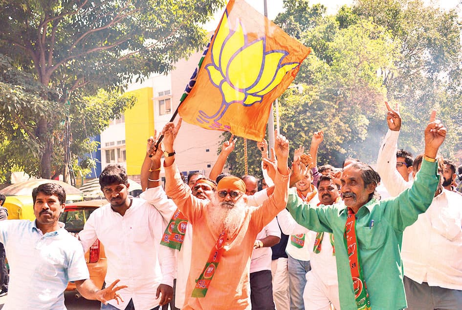 कर्नाटक में भाजपा के आए 'अच्छे दिन', कांग्रेस को झटका
