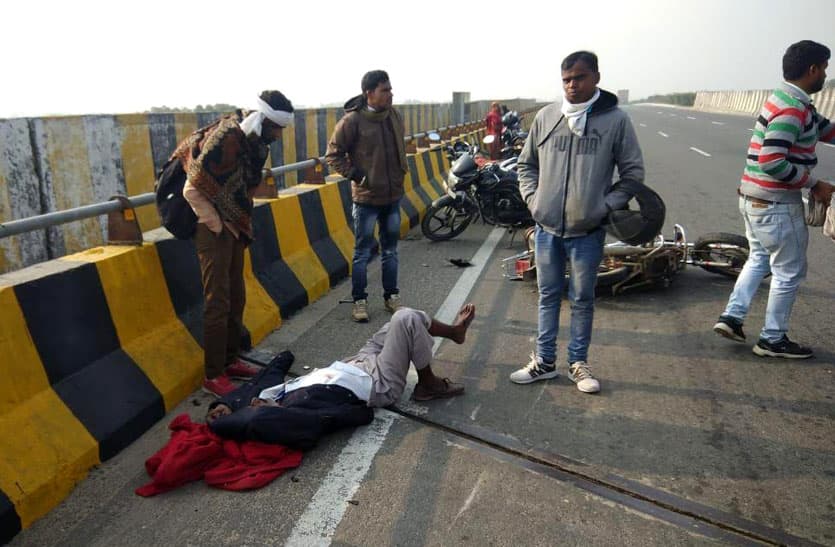 जयपुर-कोटा राजमार्ग पर ट्रक की टक्कर से मोटरसाइकिल सवार दम्पती हुए गंभीर घायल