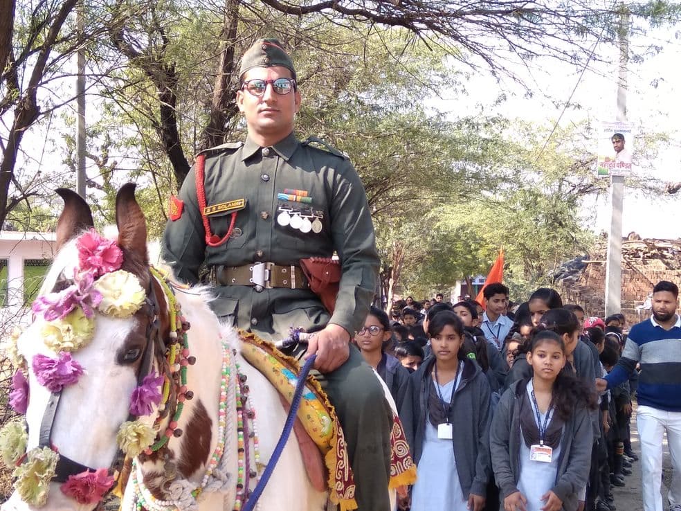 राजस्थान में यहां घोड़े पर बैठकर बाजारों से निकले नेताजी सुभाष