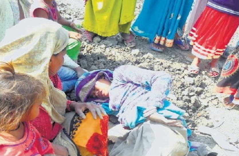 landslide_three_laborers_buried_due_bhopal.png