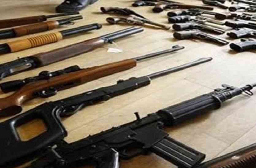 हथियारों के फर्जी लाइसेंस में आईएएस सहित दो गिरफ्तार