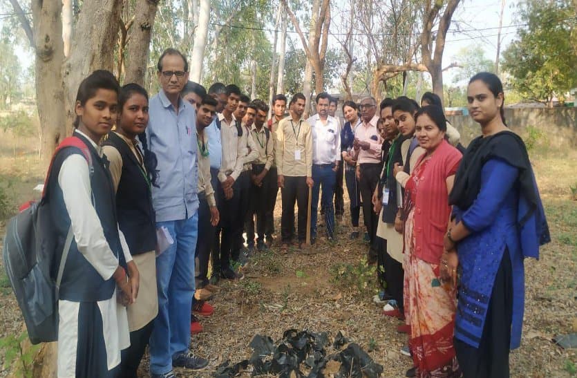 Organic agriculture training being students at Tilak Collage