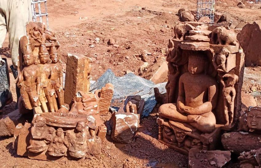 सरकारी छात्रावास के लिए चल रही खुदाई में मिला 11वीं सदी का जैन मंदिर व आदिनाथ की प्रतिमा