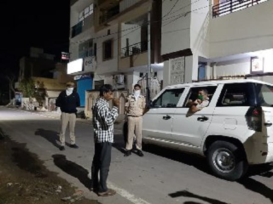 कई दिन से गोदाम में रह रहे बिहार के श्रमिकों की सूचना पर पहुंची पुलिस, कल कराई जाएगी स्क्रीनिंग