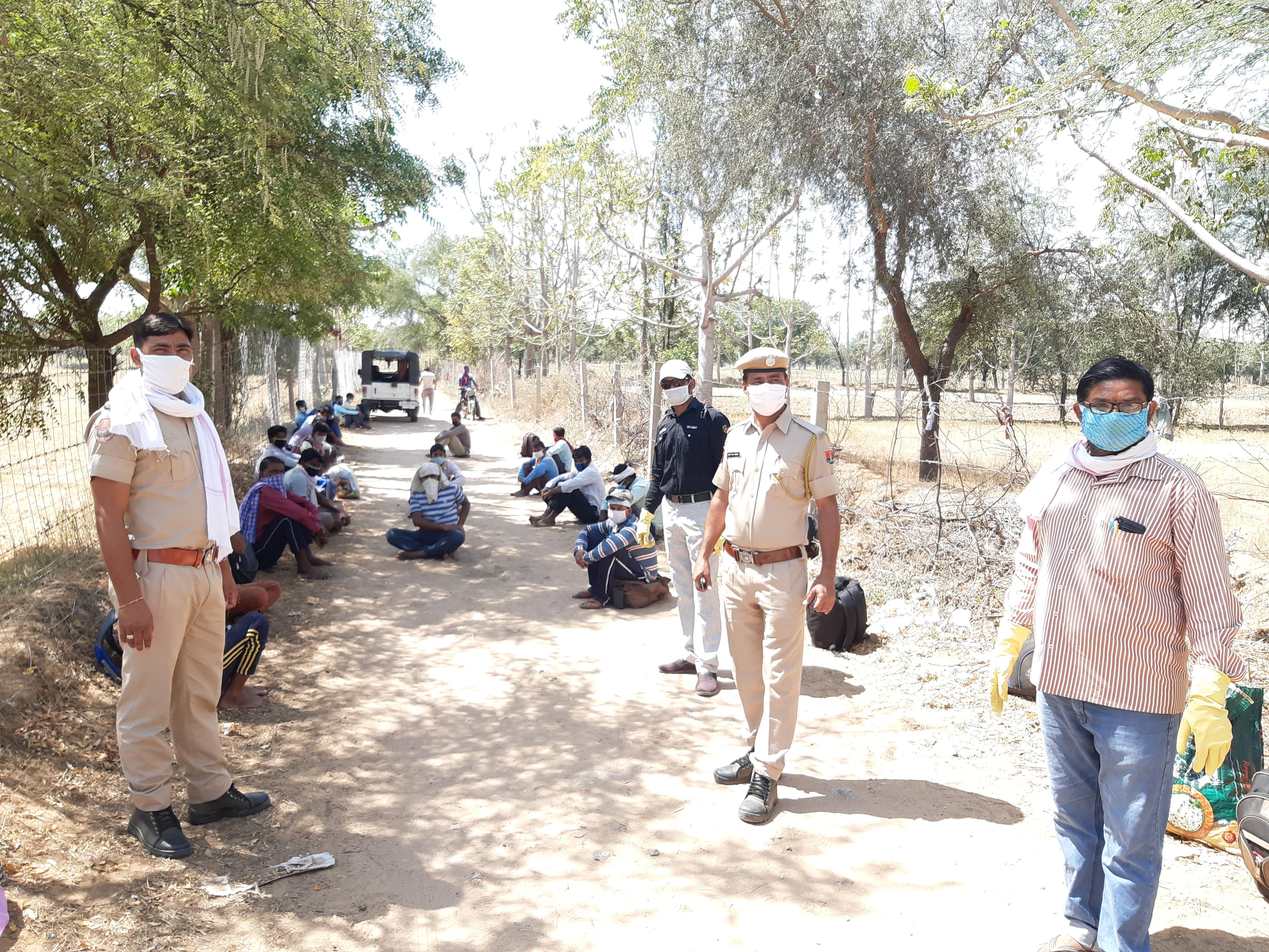 Lockdown:मजदूर पैदल ही जयपुर से बिहार रवाना, प्रशासन ने रोककर फैक्ट्री मालिक को किया पाबंद