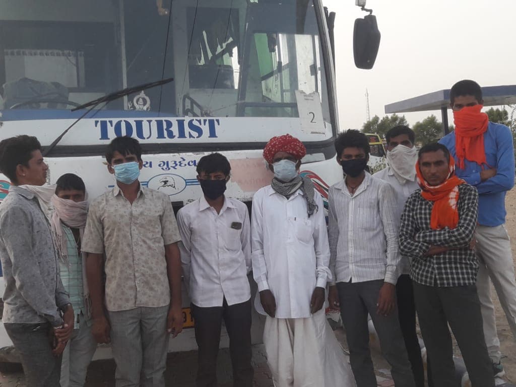 Kutch Salt industies: कच्छ के नमक उद्योग में राजस्थान से लौटने लगे प्रवासी श्रमिक