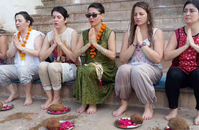 लॉकडाउन का उल्लंघन...विदेशी पर्यटक जयपुर से पहुंचे पुष्कर