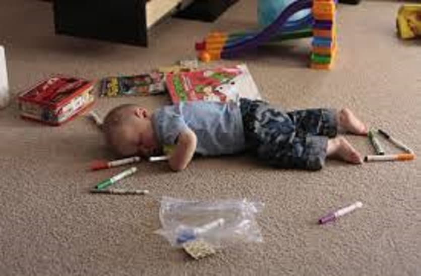 बच्चे को खेलते हुए थकान होती है तो लिक्विड डाइट पर्याप्त मात्रा में दें