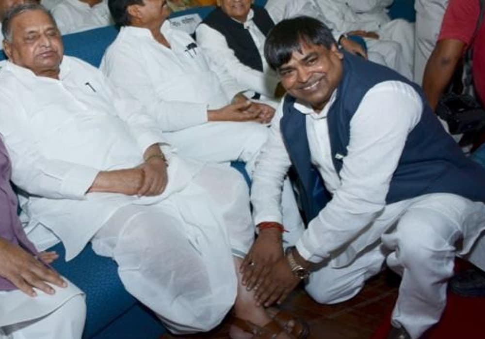 गायत्री प्रसाद प्रजापति को दो माह की अंतरिम जमानत मिली, हाईकोर्ट ने लगाई कुछ बंदिशें