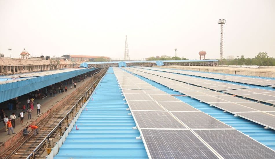 RAILWAY--सौर ऊर्जा से रेलवे बचा रहा 76 लाख यूनिट बिजली
