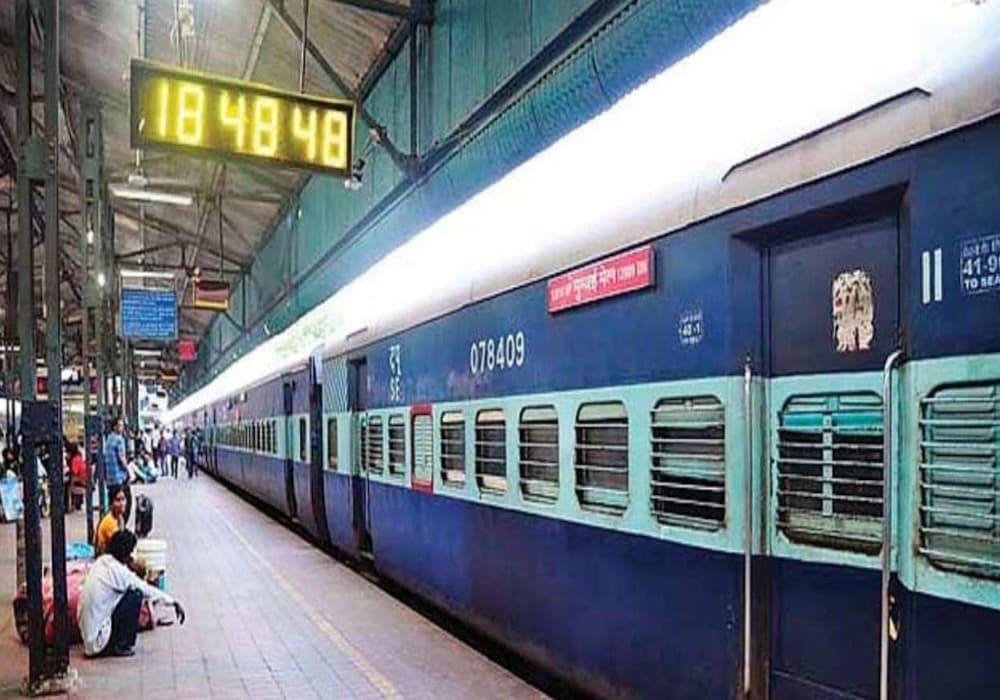 UP Top Ten News: रेलवे ने फेस्टिव सीजन में इन ट्रेनों को किया कैंसिल, चार नवंबर तक 13 ट्रेनें निरस्त