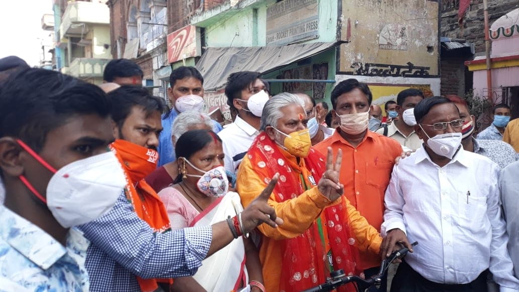 Bihar minister clarification by voting on wearing lotus print mask