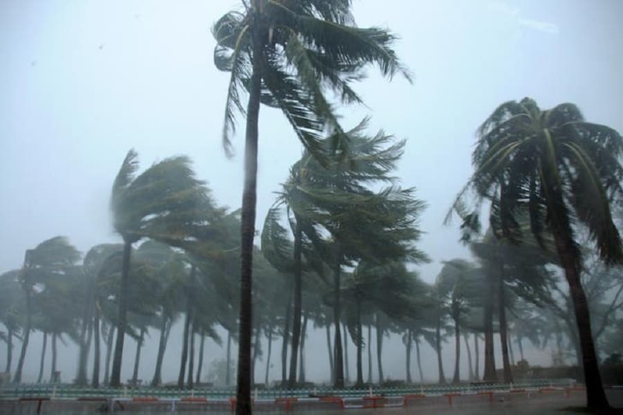 Cyclone Nivar generating speeds upto 120 kmph in Tamilnadu
