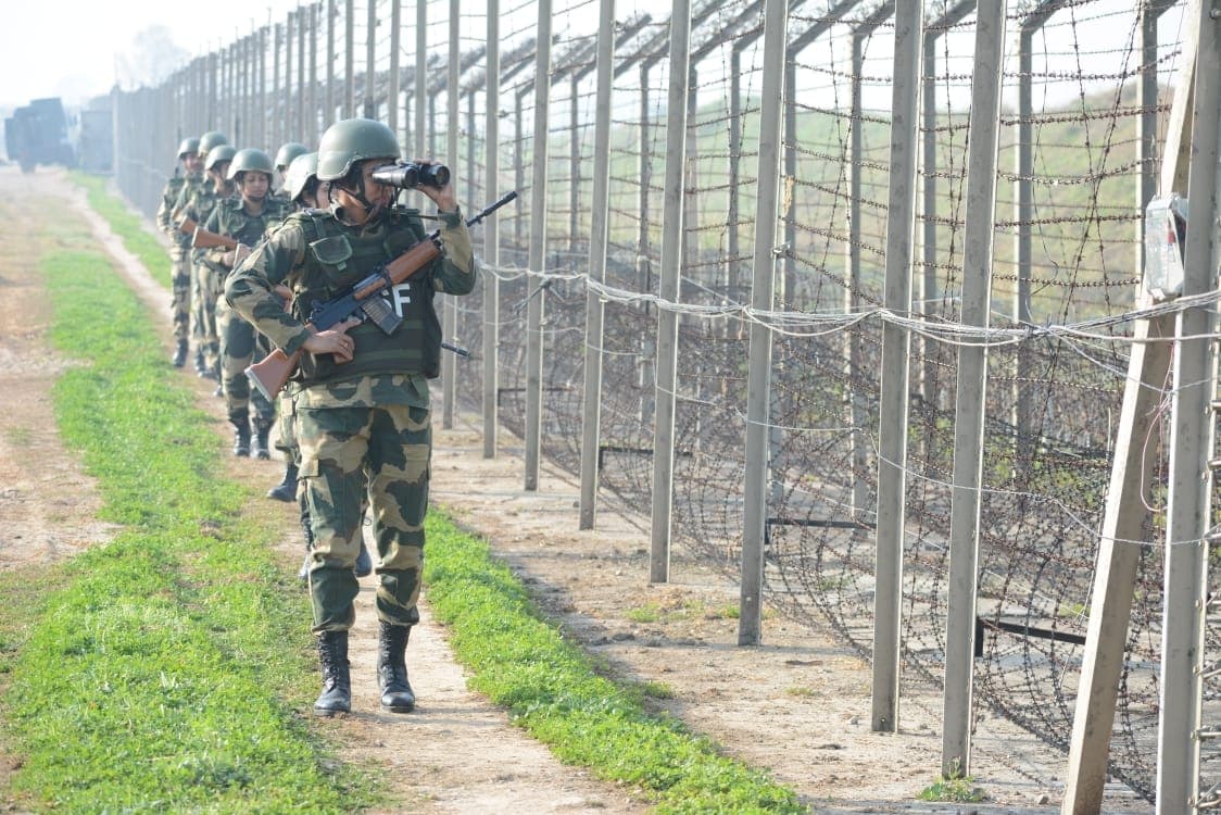 Pakistan again violates ceasefire on LoC between DDC Counting