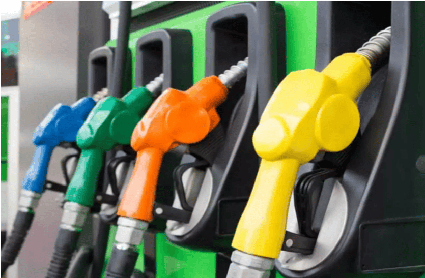 अठारह रुपए के पेट्रोल पर वसूला जा रहा है अस्सी रुपए का टैक्स