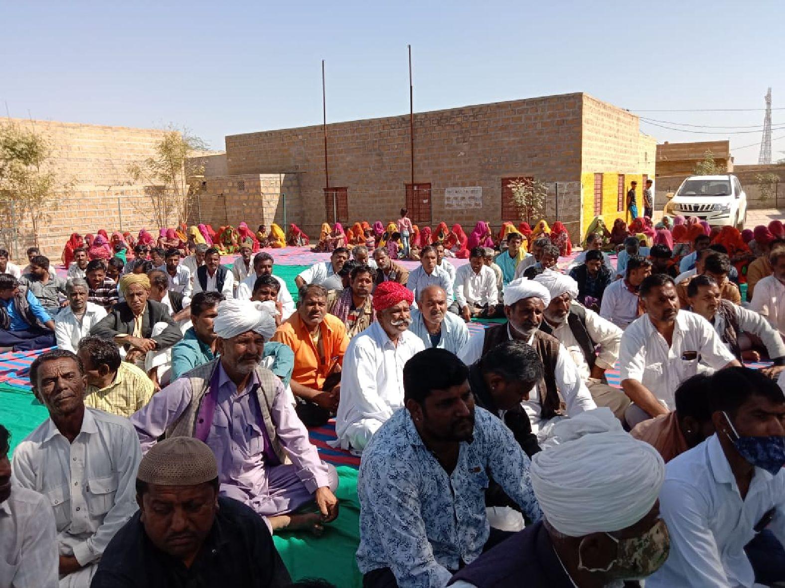 ग्राम सभा का आयोजन, उमड़ी ग्रामीणों की भीड़