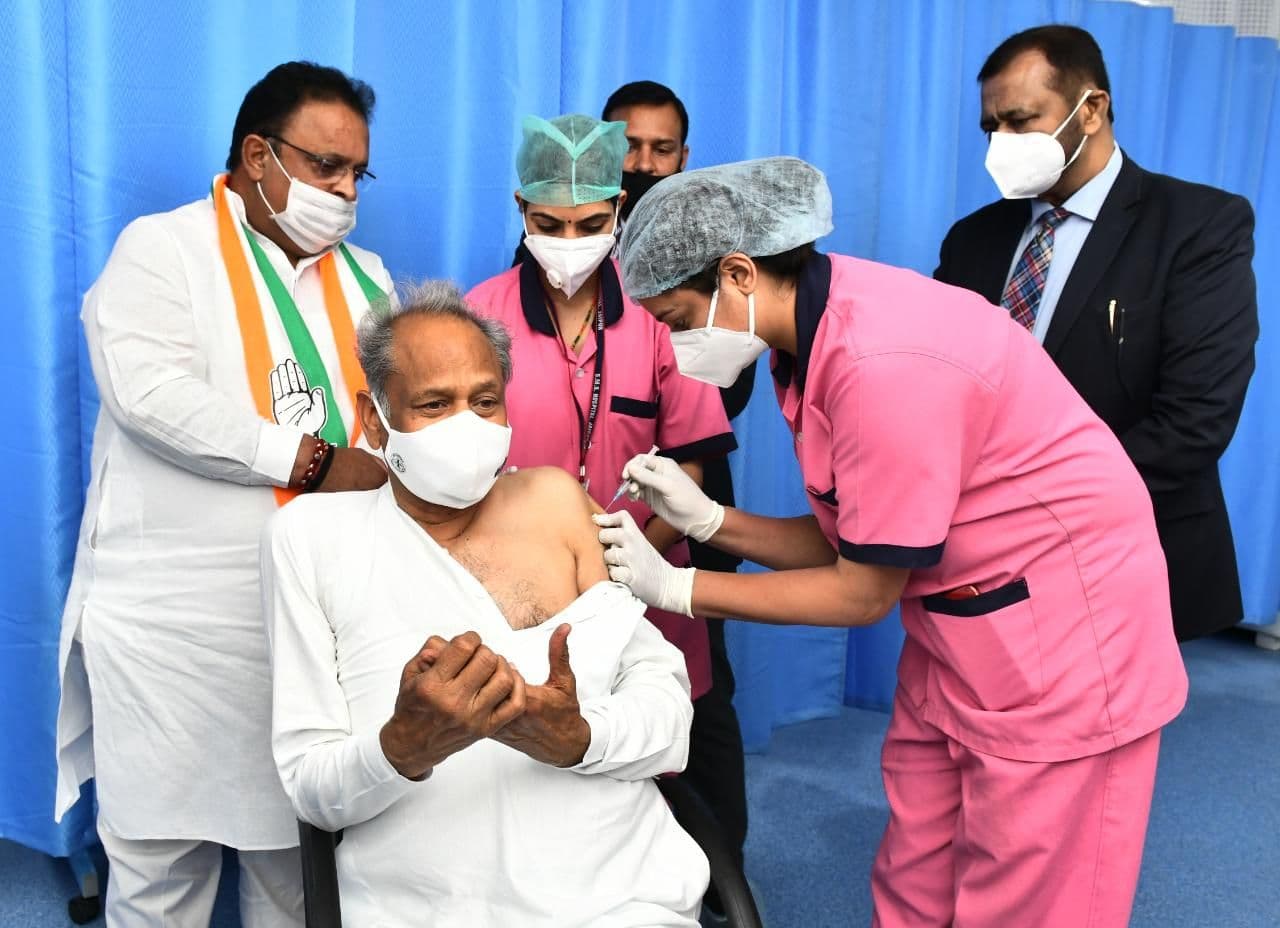 Chief Minister Ashok Gehlot got Kovid vaccine