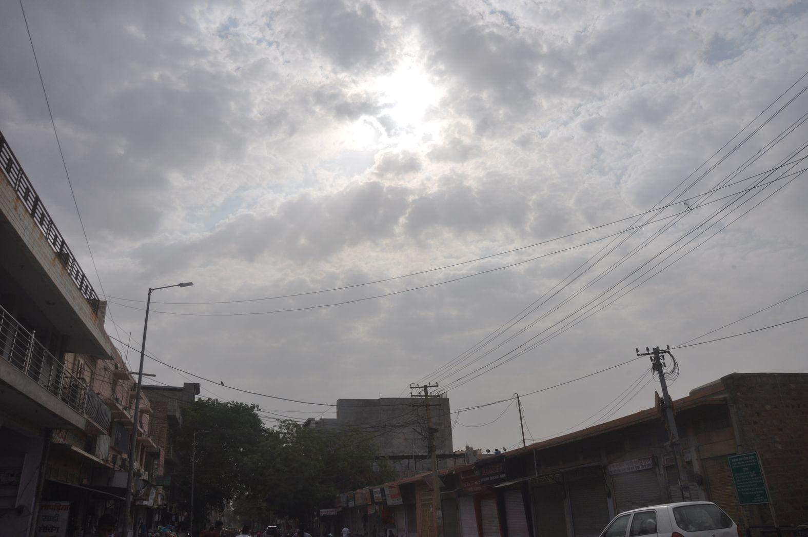 बाड़मेर में छाए बादल, 15 अप्रेल से दो दिन का यलो अलर्ट