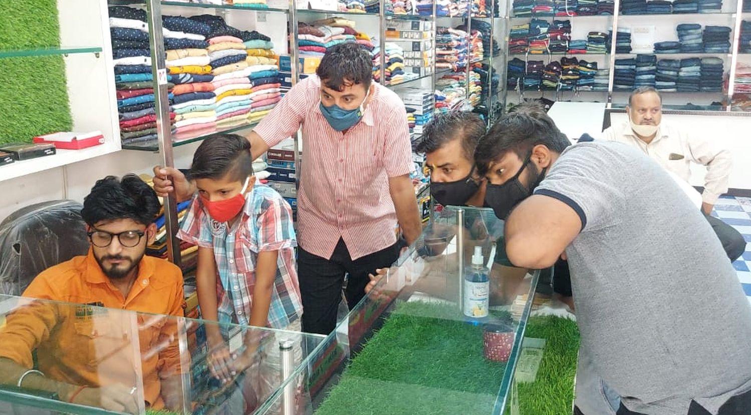 हनुमानगढ़ जंक्शन में कपड़ों की दुकान में चोरी, सीसीटीवी फुटेज में दिखे संदिग्ध