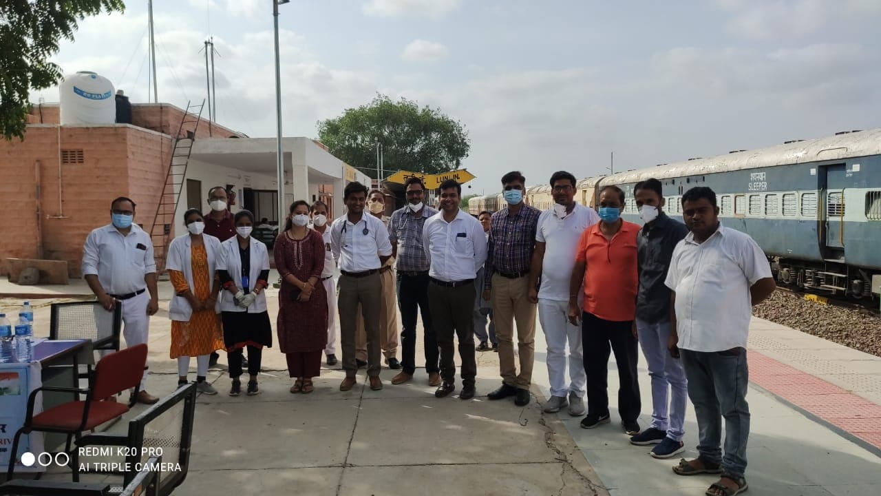 जोधपुर से गडरा रोड तक चली स्पेशल ट्रेन, स्वास्थ्य जांच व हुआ टीकाकरण