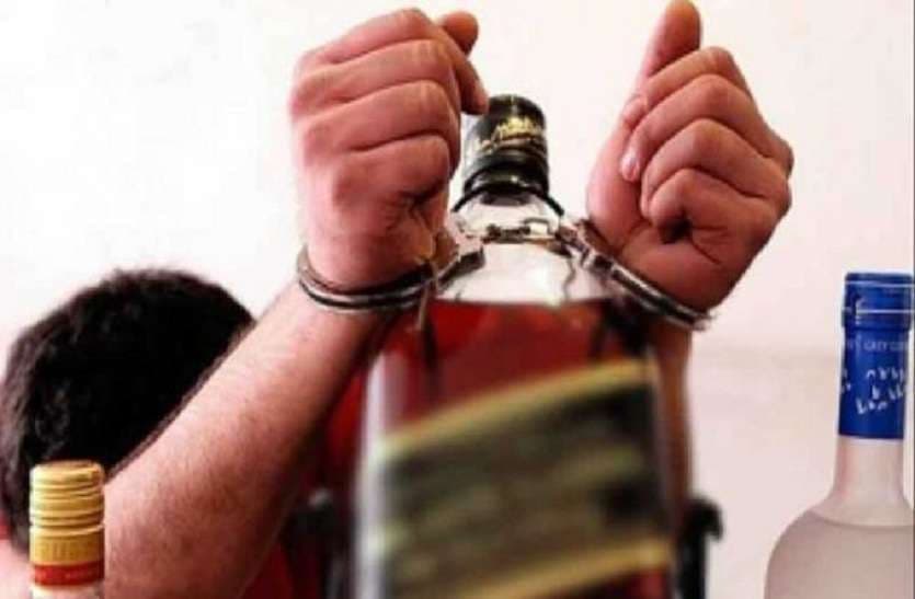 ठेकेदार, अफसर व माफिया के गठजोड़ से पनपा अवैध शराब का कारोबार