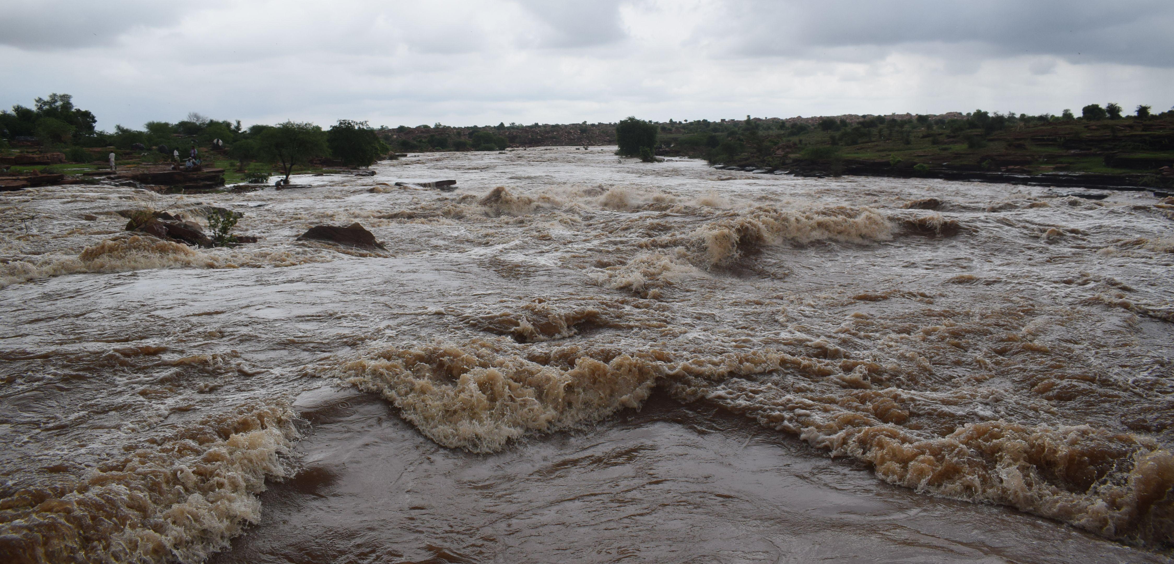 Parvati river in spate for the second day, traffic closed on many roads